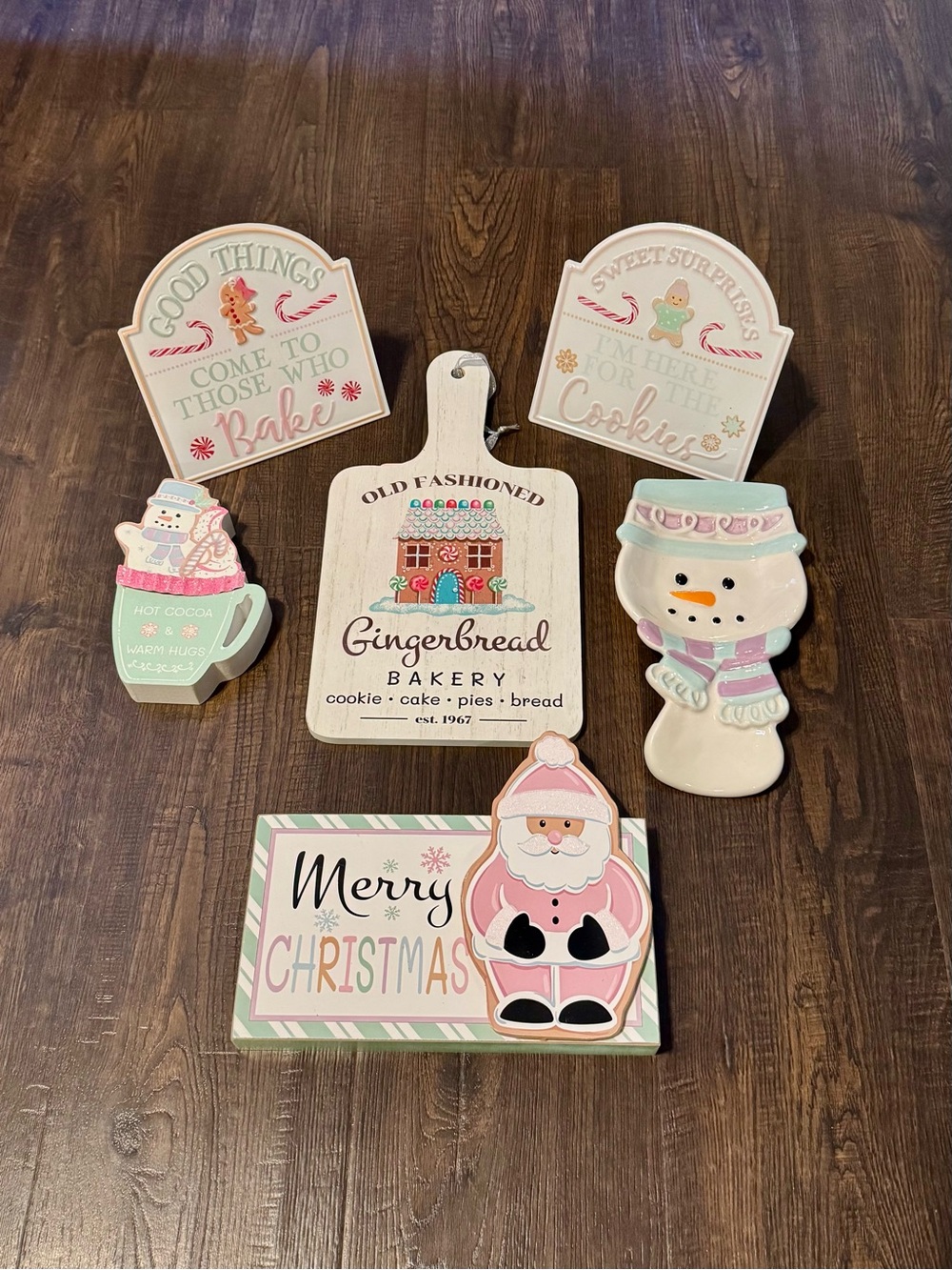Holiday Gingerbread Bakery Wall and Shelf Decor Set - Pink & Cream